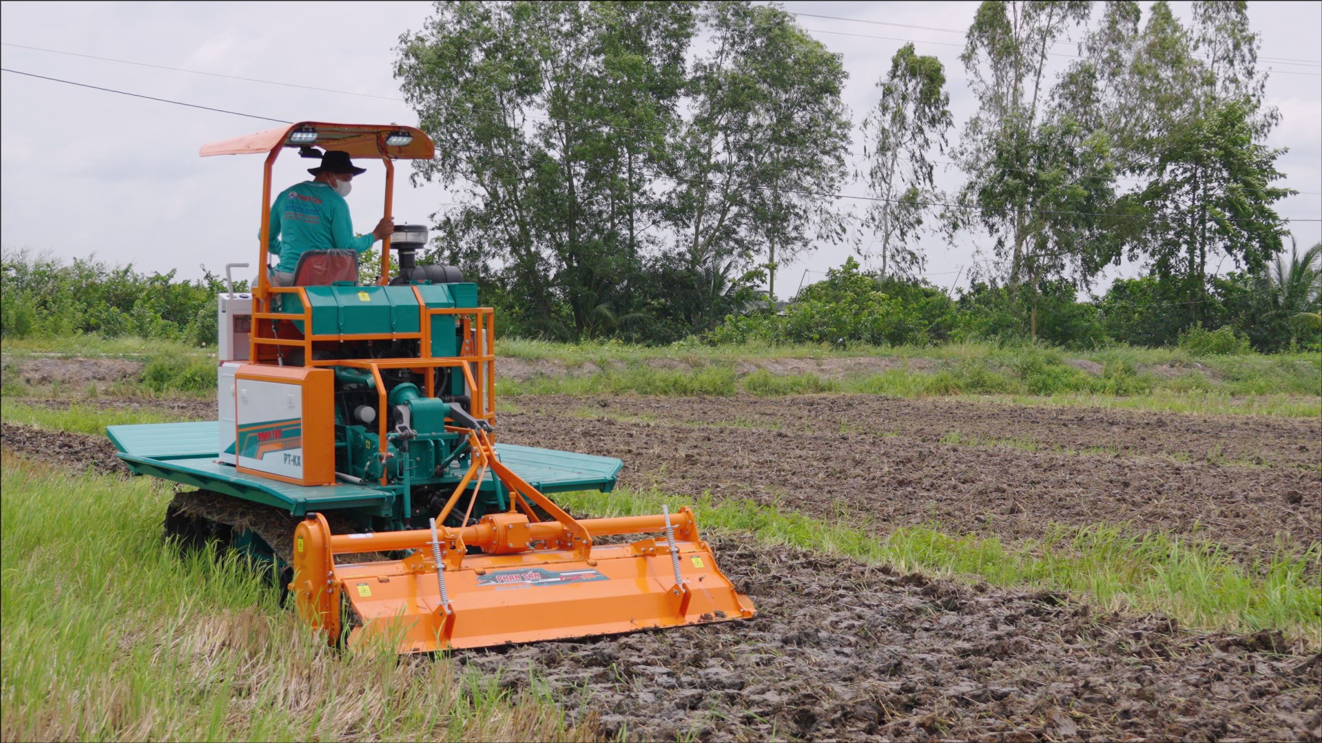Dàn xới đất khô Phan Tấn