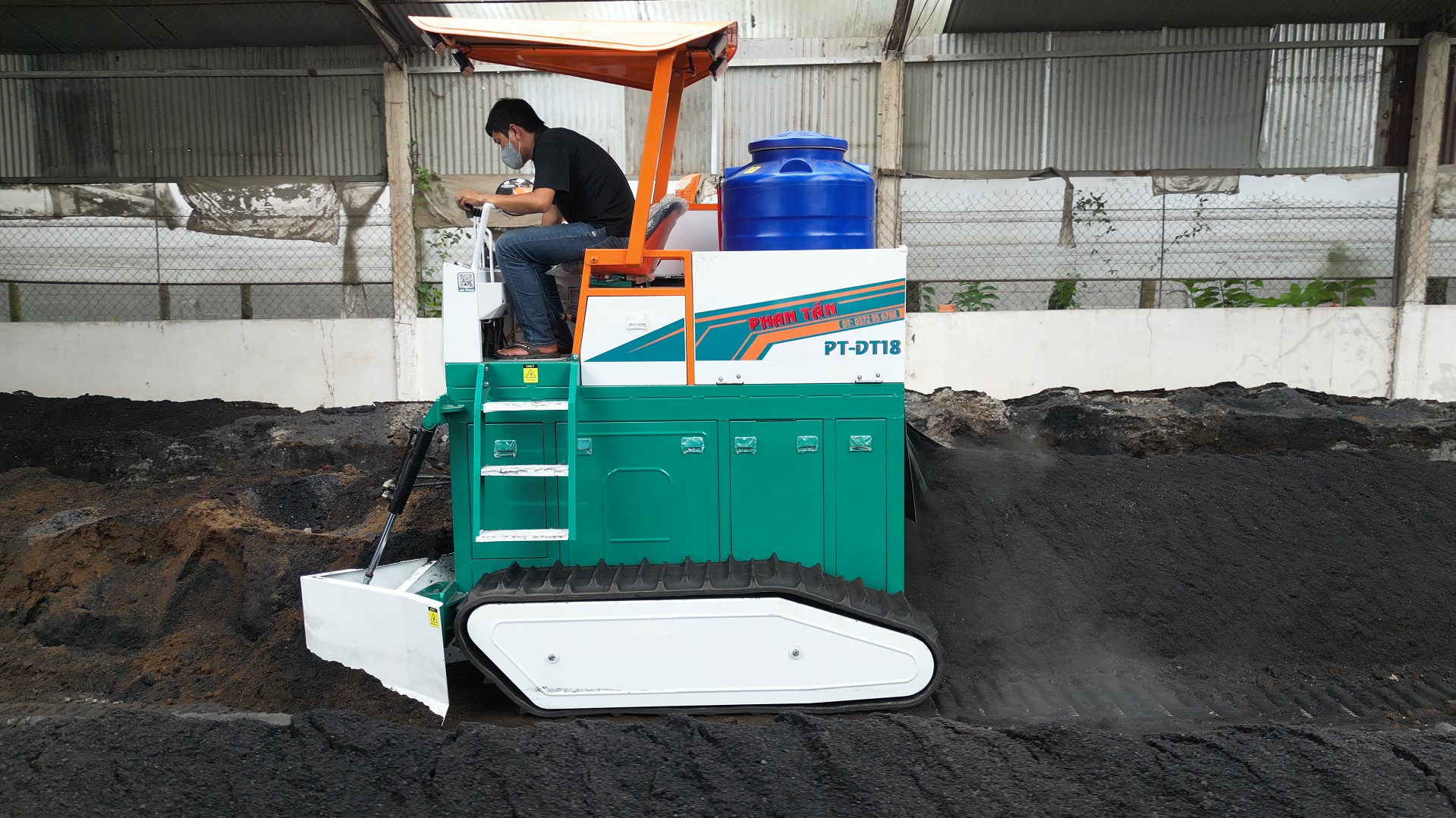 pt-dt18 đảo trộn nguyên liệu phân gà