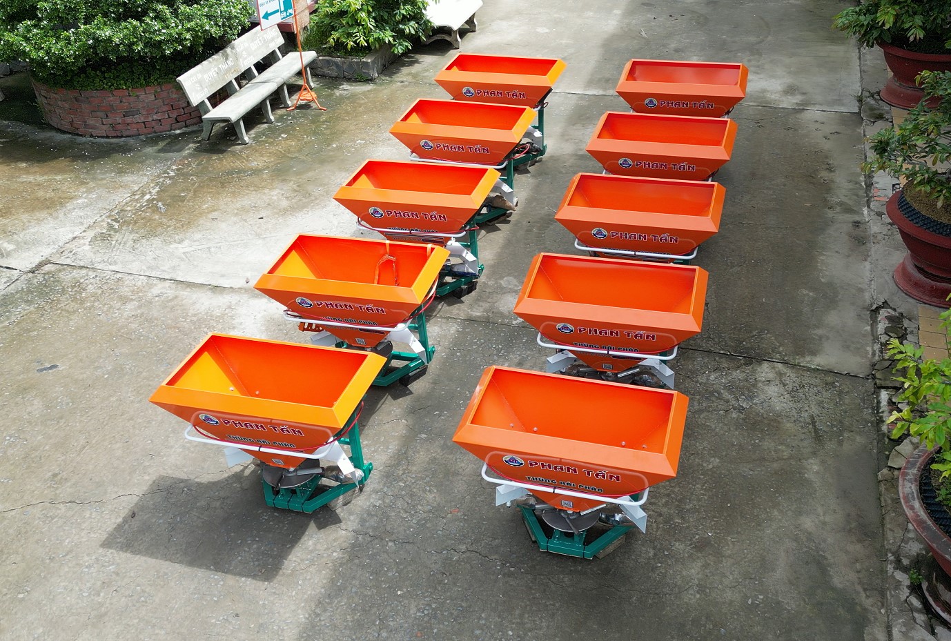 Thùng Rải Phân Phan Tấn