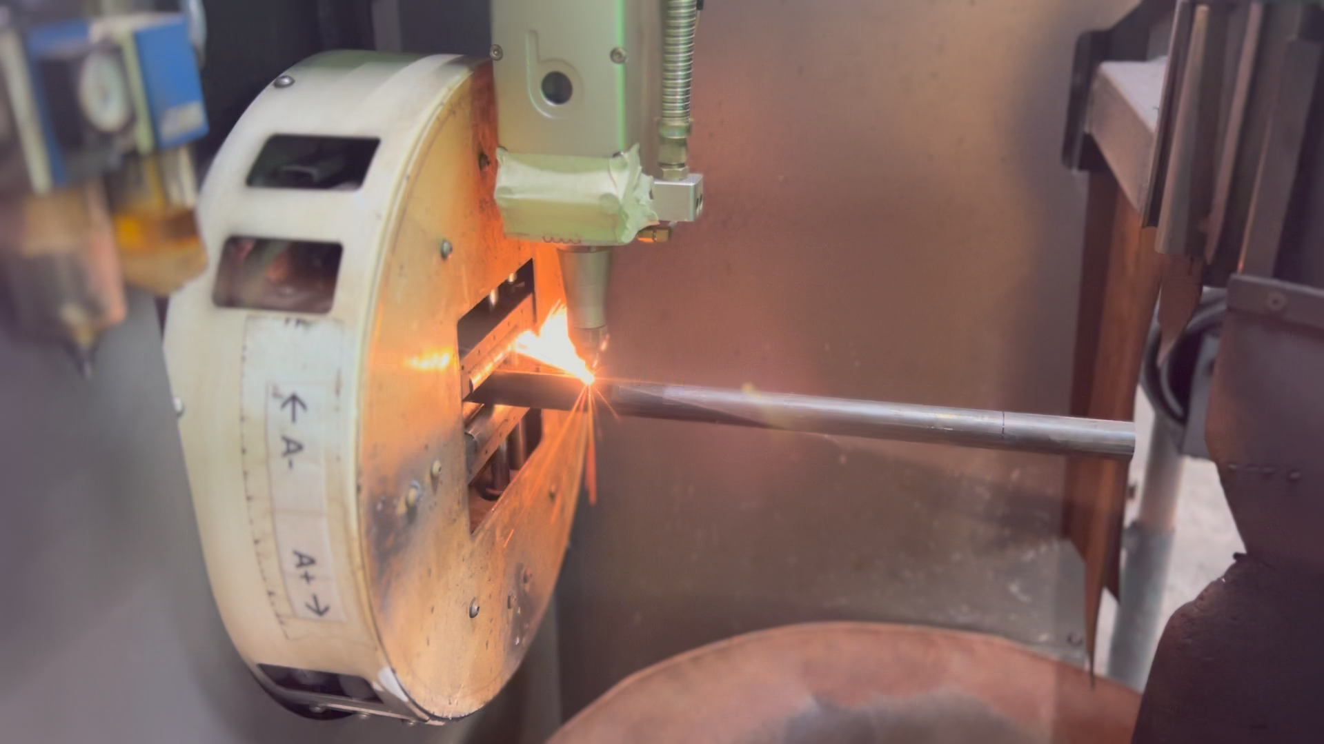 Máy cắt laser cho độ chính xác cao của sản phẩm phan tấn